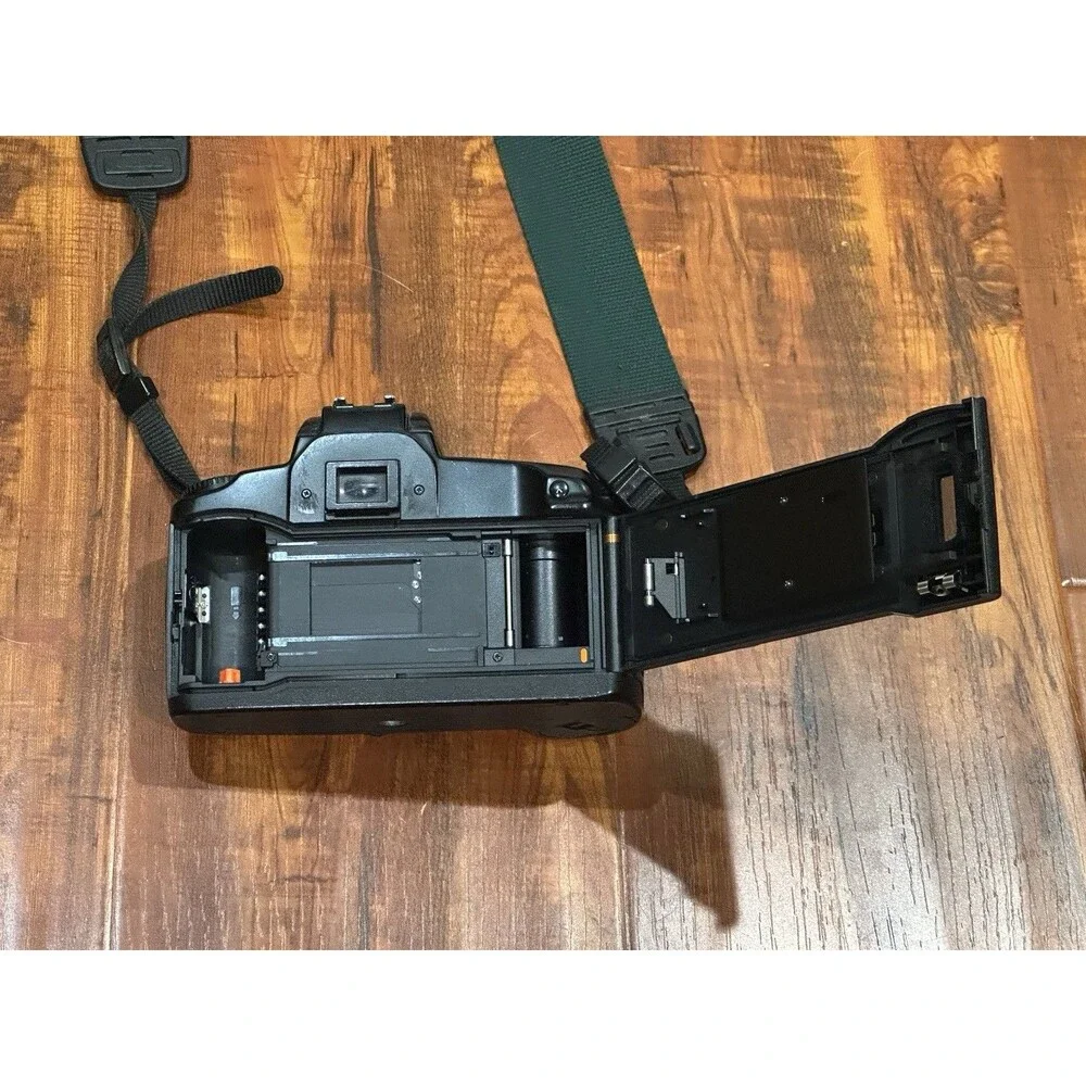 Canon EOS Elan 35mm SLR Film Camera Body - Untested - For Parts & Repair!